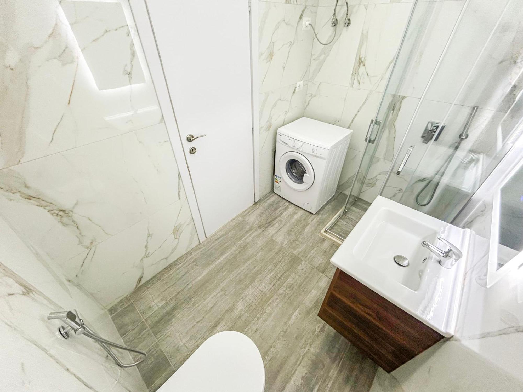 Emros 748 Apartamento Durrës